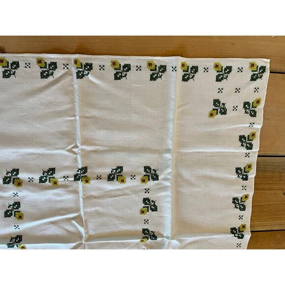 Vintage Floral Embroidered Linen Tea Towel. Green/Yellow Flowers.Kitchen Read! - Picture 3 of 6